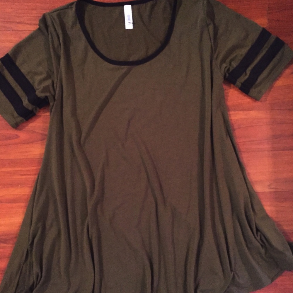 Large Perfect T LulaRoe